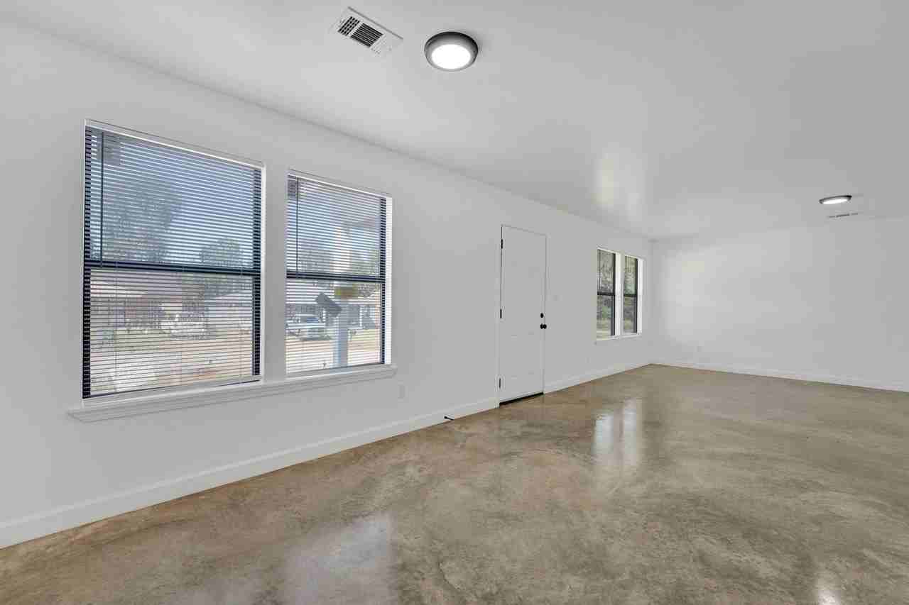 1125 Rayner St - Photo 2 of 4