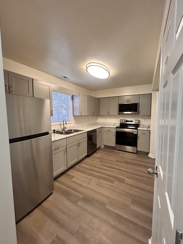 1251 Fords Pointe Cir #1251 - Photo 7 of 14