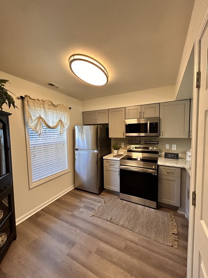 1208 Fords Pointe Cir #1208 - Photo 5 of 11