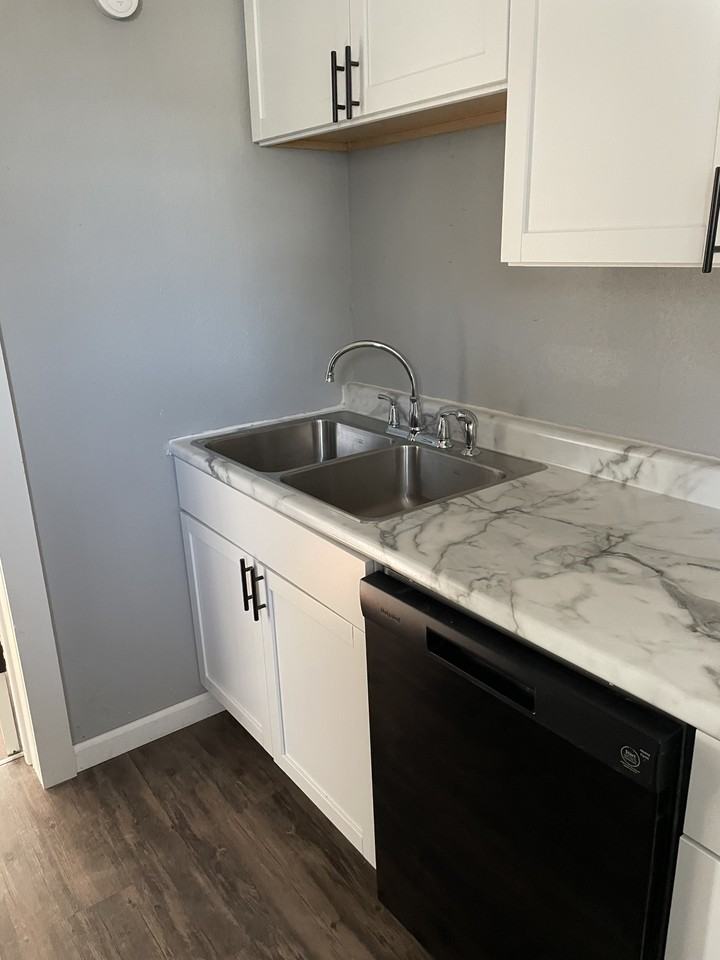 706 E Saint Germain St #NA - Photo 6 of 15