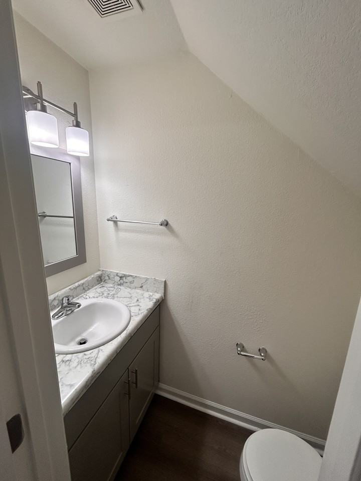 1146 1146 Fords Pointe Cir #1146 - Photo 2 of 11