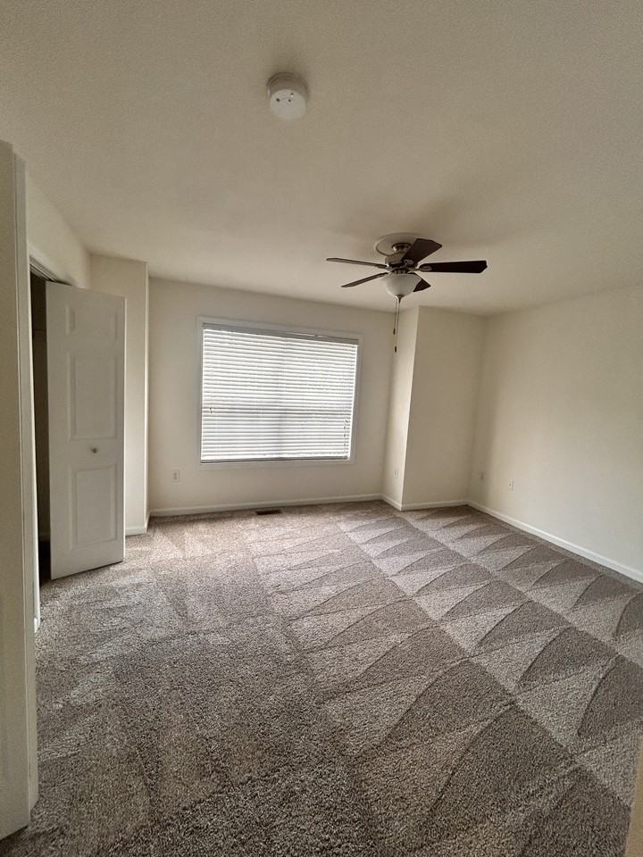 1146 1146 Fords Pointe Cir #1146 - Photo 5 of 11