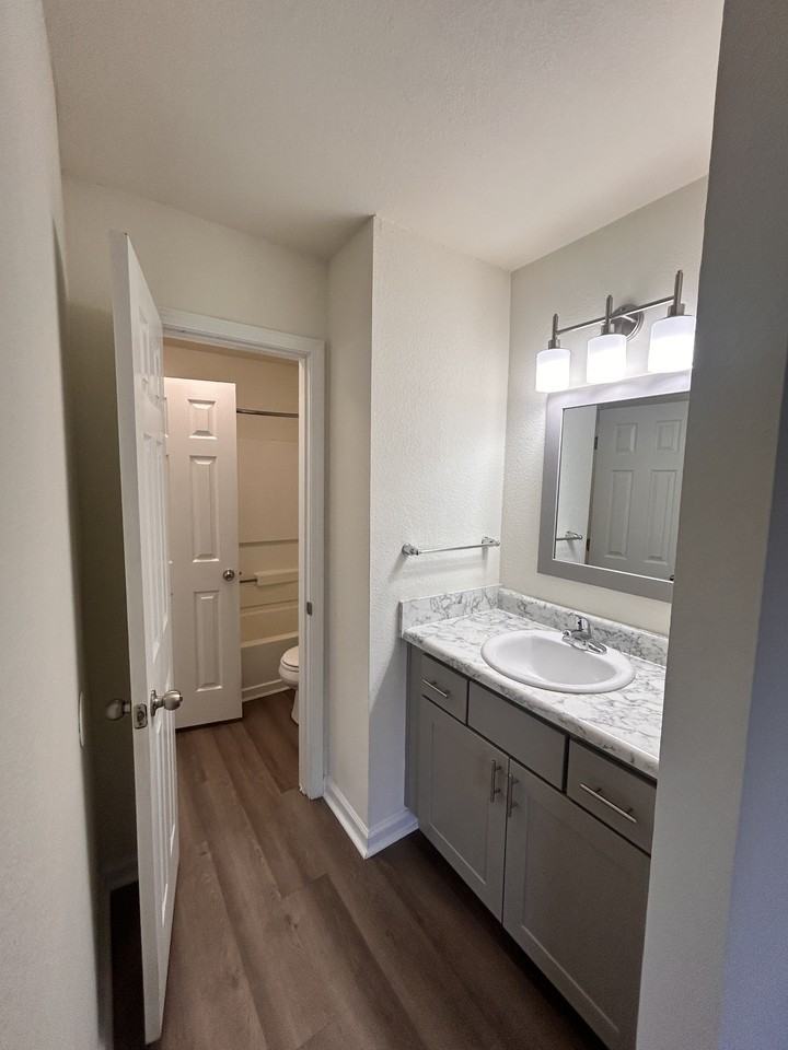 1146 1146 Fords Pointe Cir #1146 - Photo 6 of 11