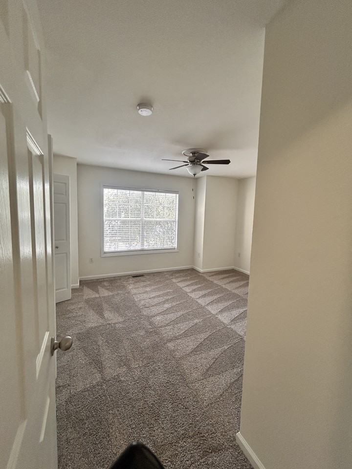 1146 1146 Fords Pointe Cir #1146 - Photo 7 of 11