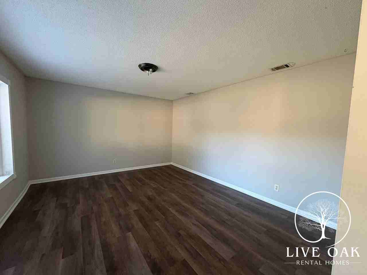 714 Hemingway Dr - Photo 4 of 12