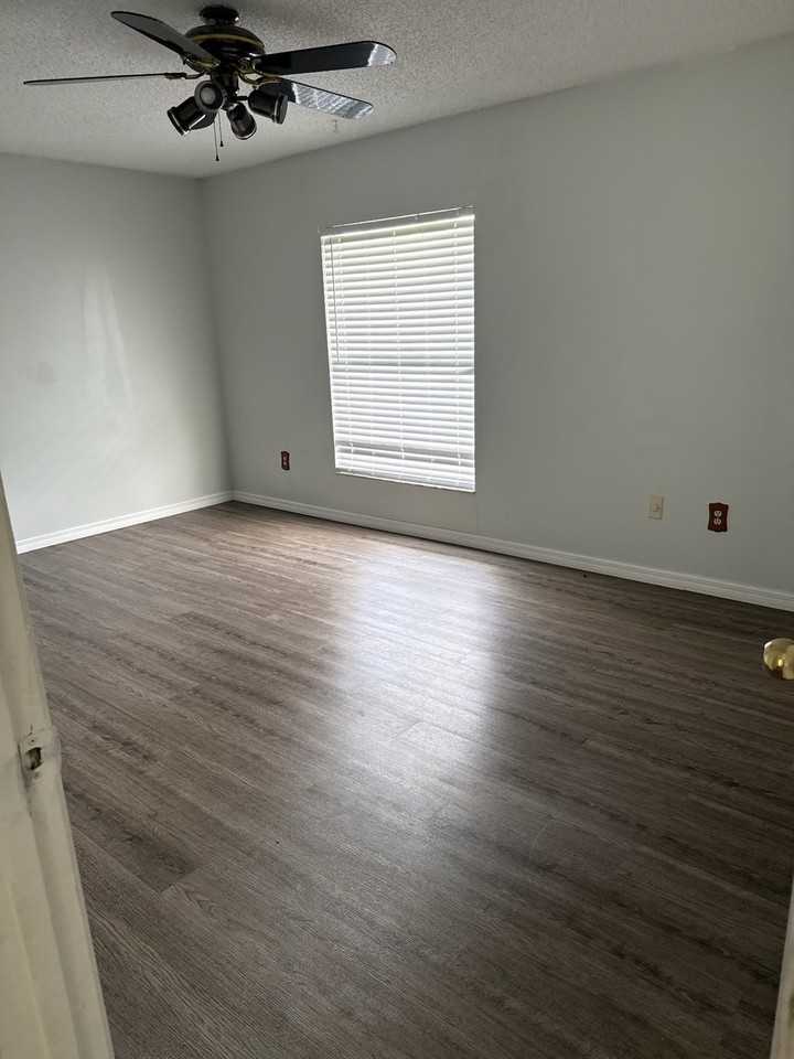 6233 Yorktown Dr #139 - Photo 4 of 11