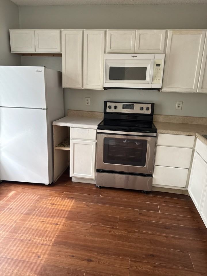 6233 Yorktown Dr #139 - Photo 6 of 11