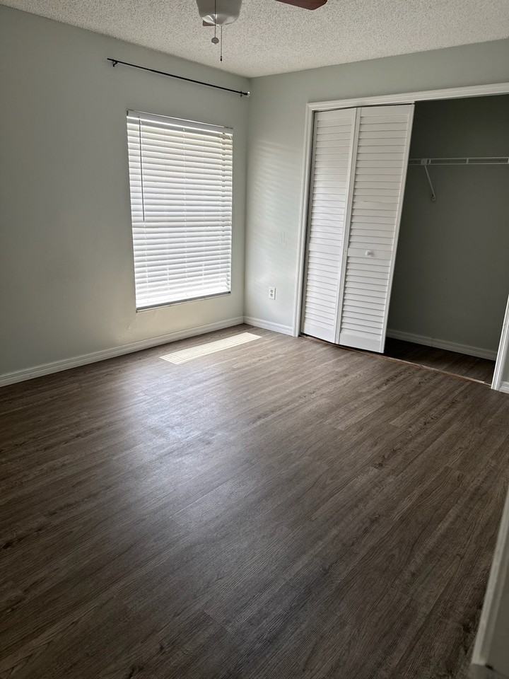 6233 Yorktown Dr #139 - Photo 3 of 11