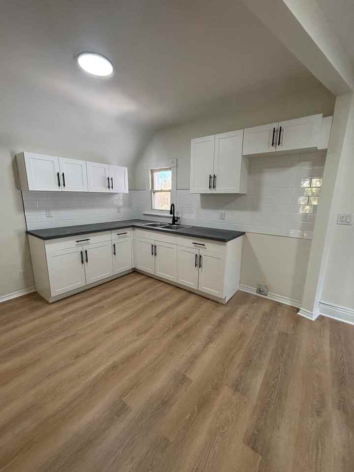 328 Campbell St #1 - Photo 3 of 9