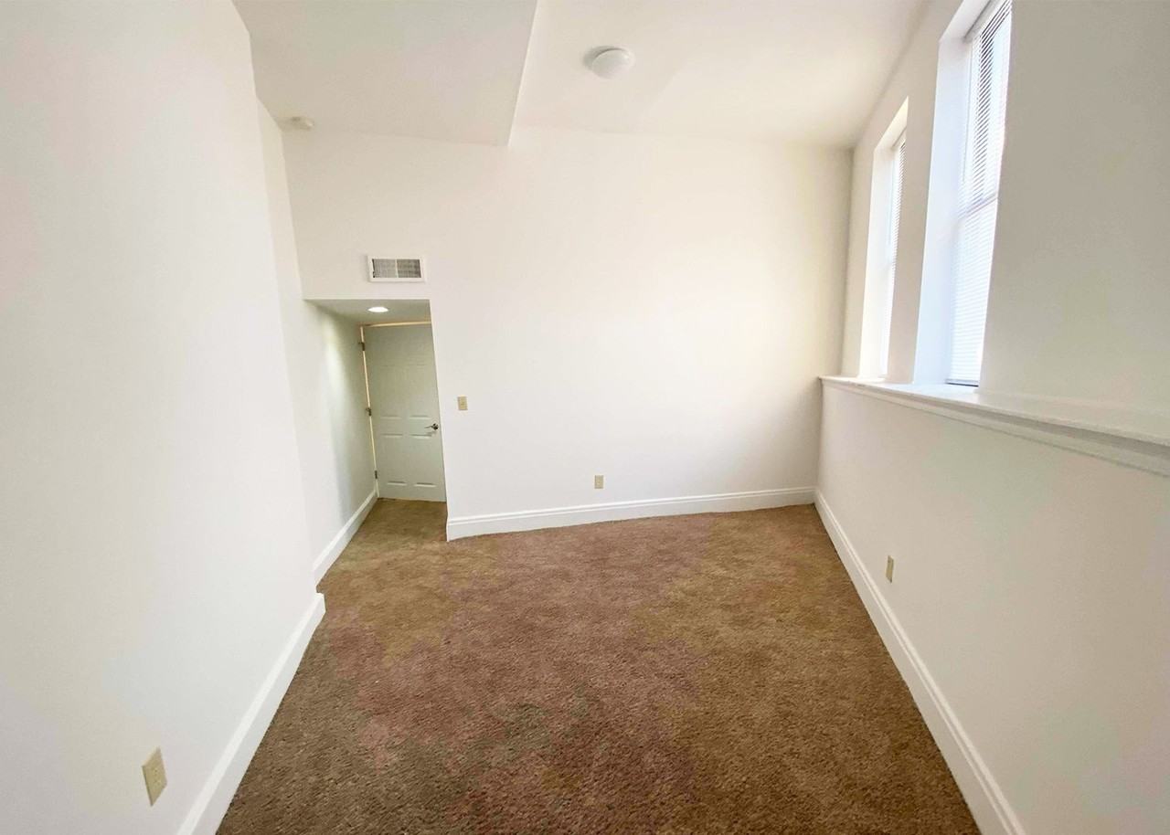 Gilbert - Photo 7 of 12