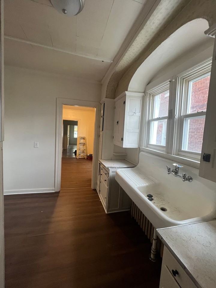 156 S Richland Ave - Photo 3 of 9