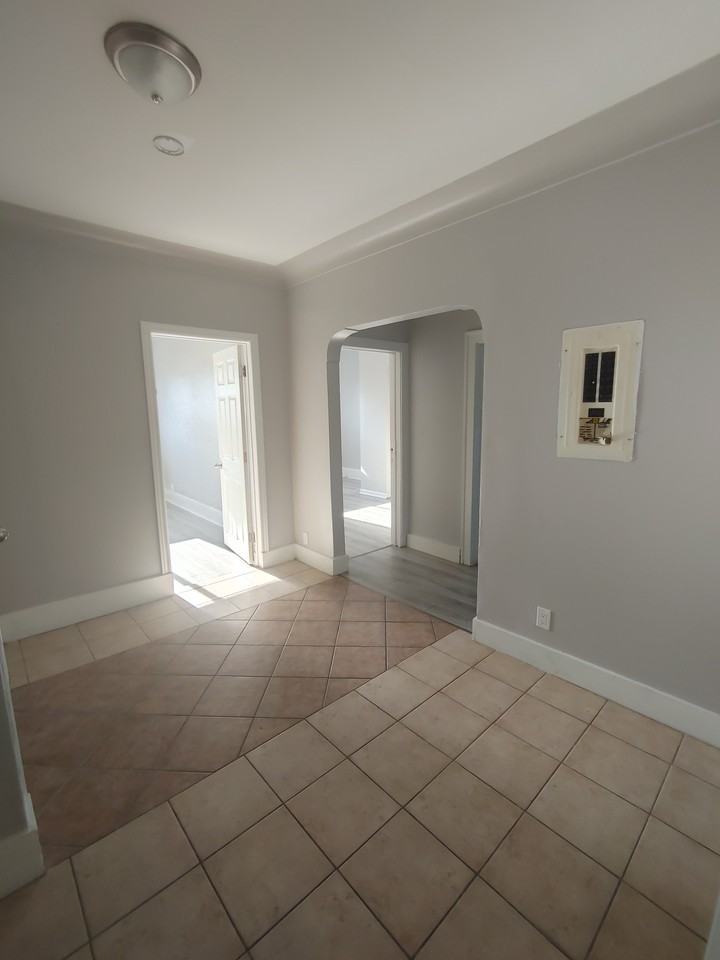 902 Elsmere Avenue - Photo 5 of 20