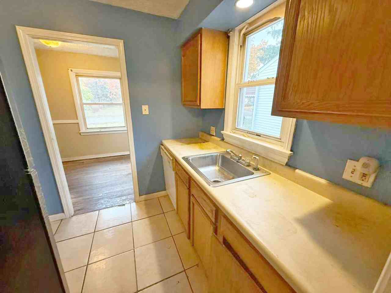 2484 Greenvale Rd - Photo 2 of 15