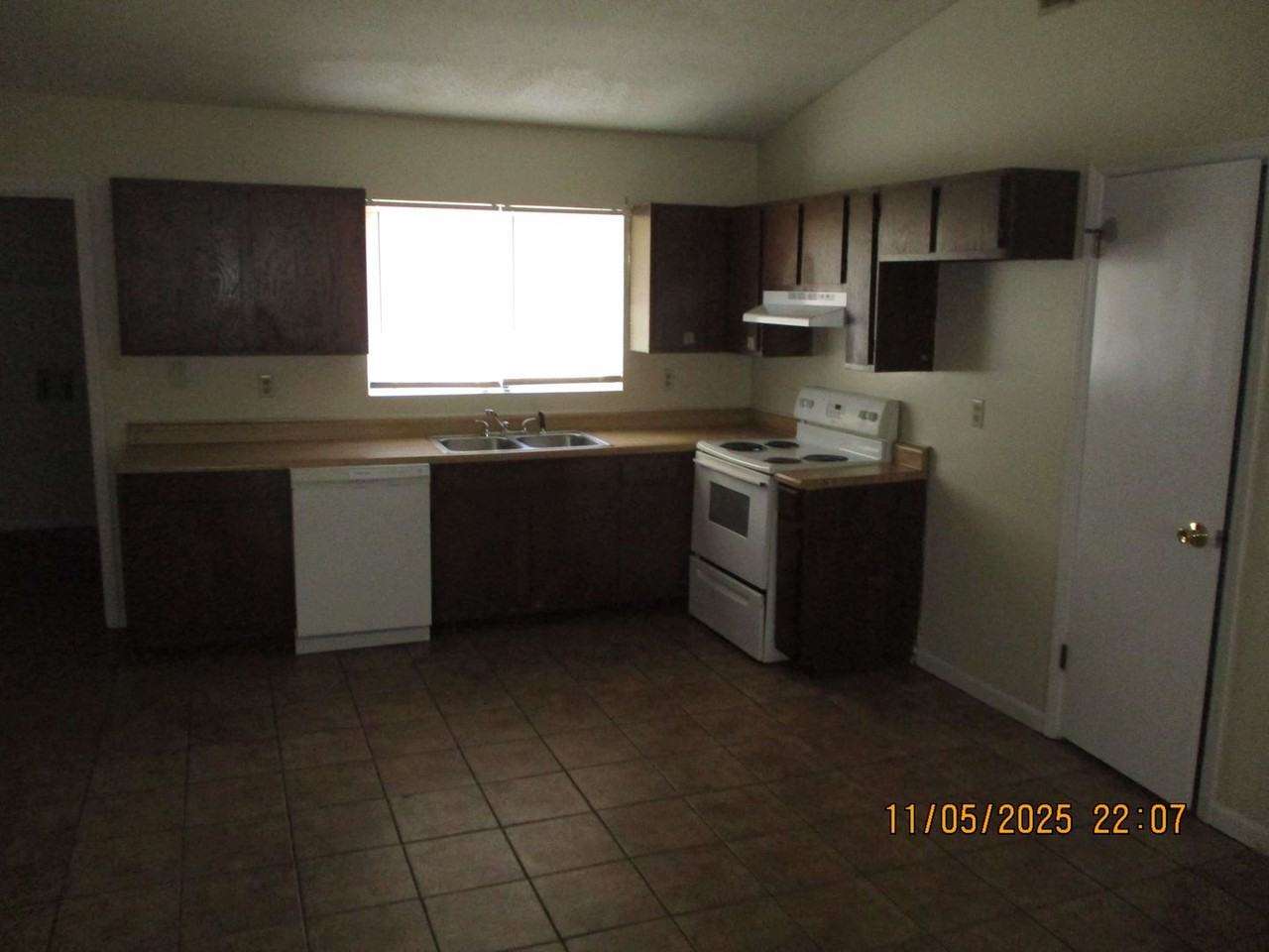 162 Pelham Dr - Photo 3 of 6