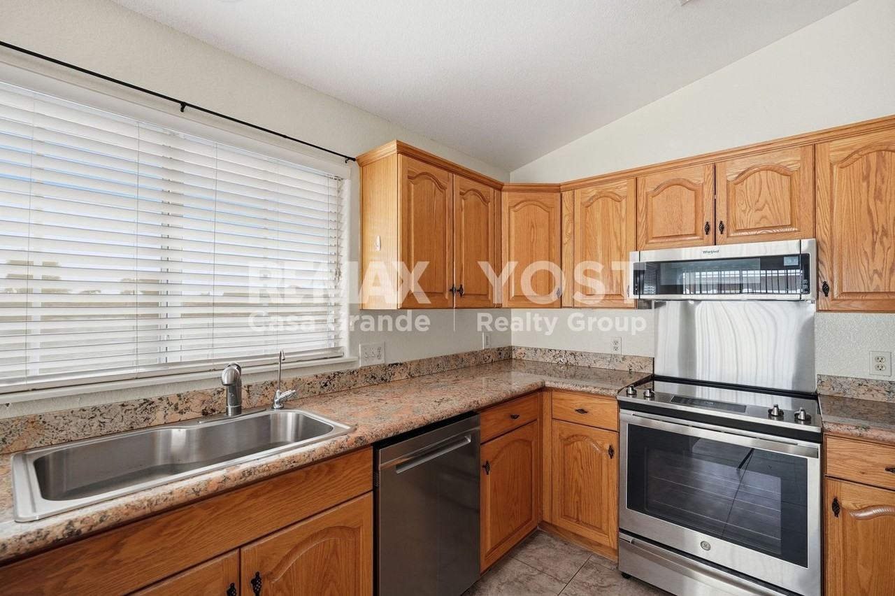 2094 N Sweetwater Dr - Photo 5 of 18