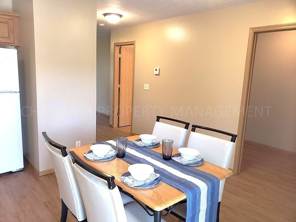 302 Scott Pl - Photo 6 of 22