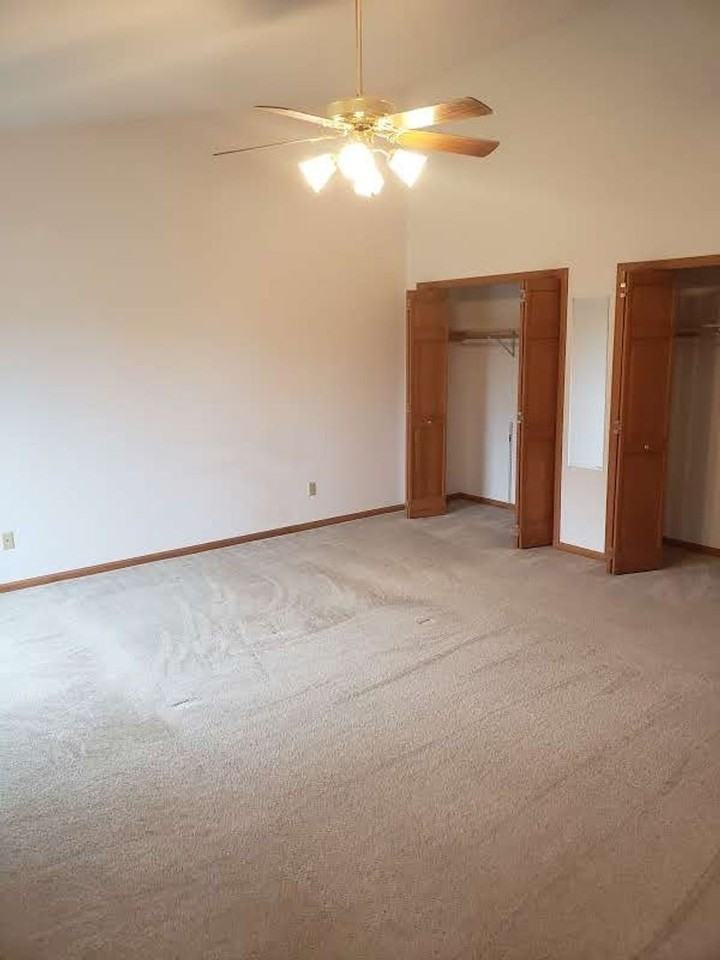 5699 Wilshire Dr - Photo 7 of 27