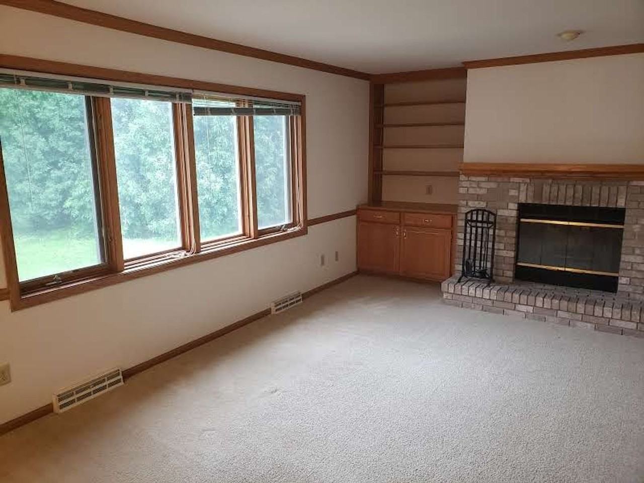 5699 Wilshire Dr - Photo 3 of 28