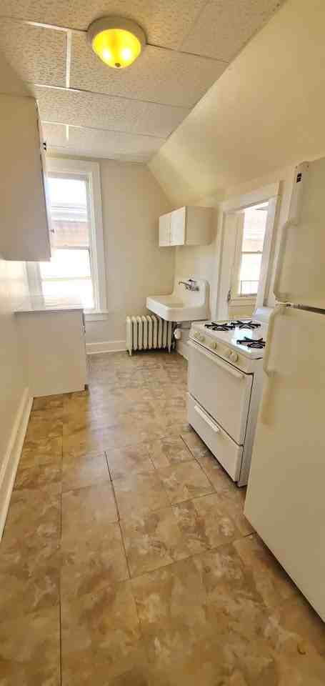 220 N Oakland Ave - Photo 3 of 12