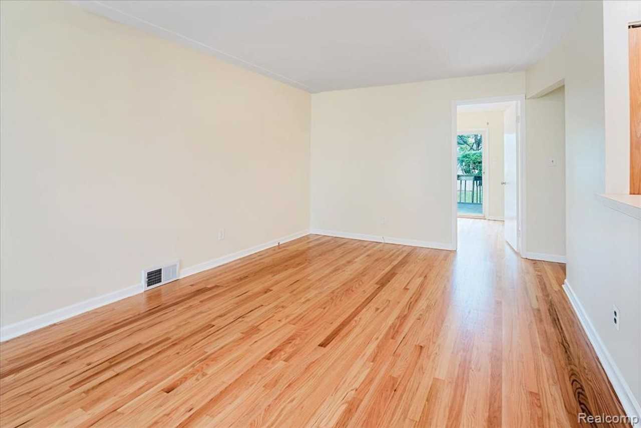 11809 Meteor Drive - Photo 4 of 33