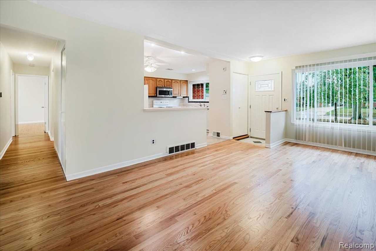 11809 Meteor Drive - Photo 6 of 33