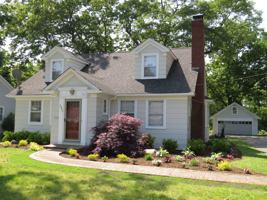 featured image of 163 Woodhull Ave