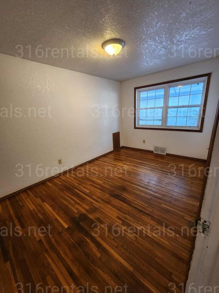 1506 1506 N Waco Ave - 1506 A - Photo 7 of 8