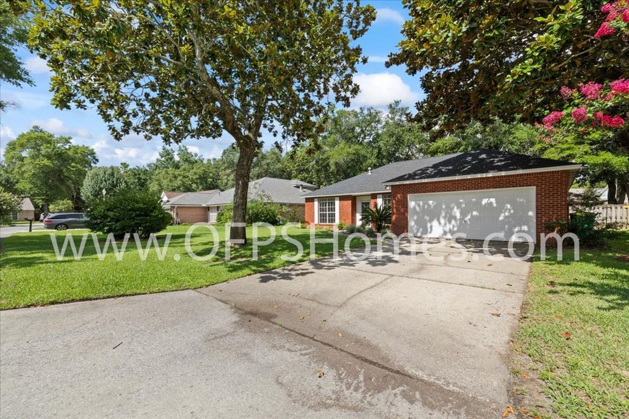 1714 Evans Ct - Photo 2 of 25