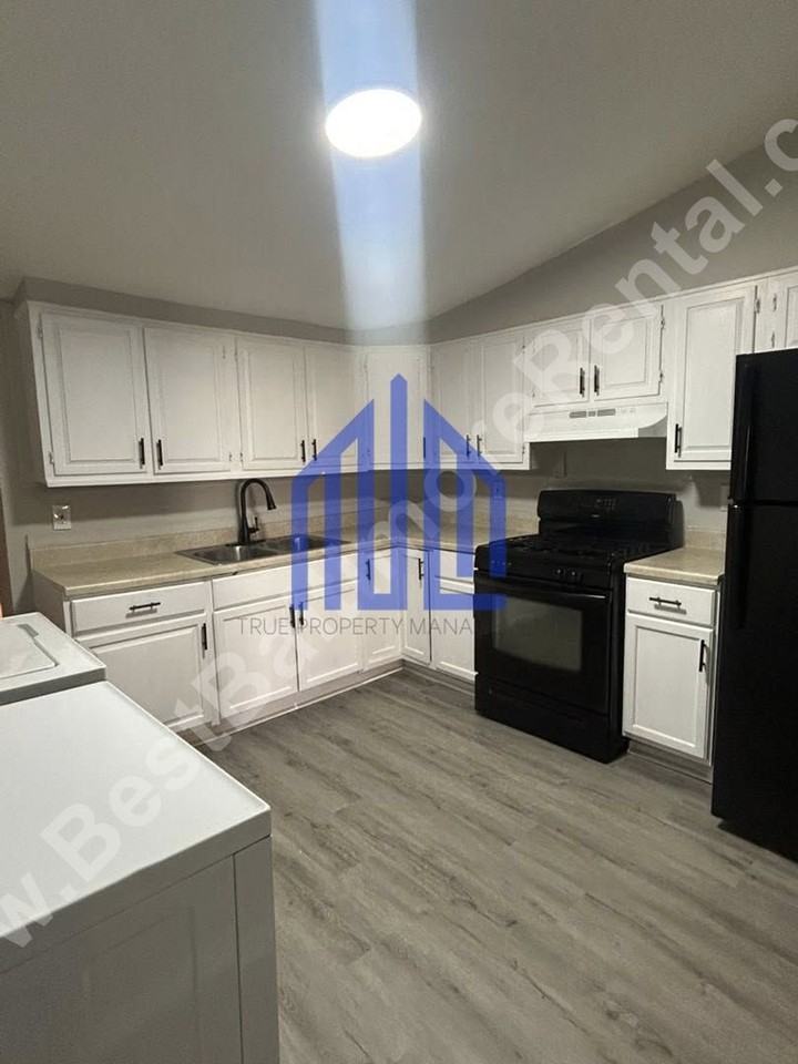 1807 Ramsay St - Photo 6 of 12