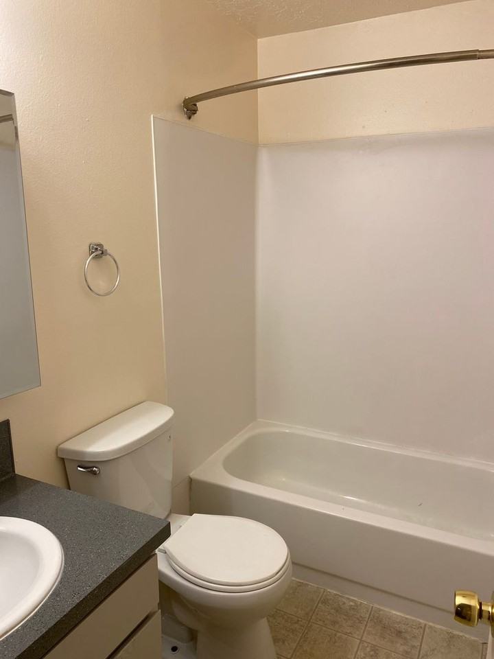 #122 COLONIAL MANOR APARTMENTS - Photo 5 of 12