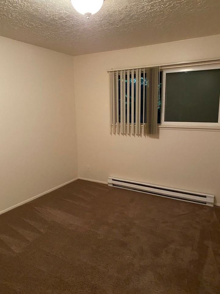 #122 COLONIAL MANOR APARTMENTS - Photo 6 of 12