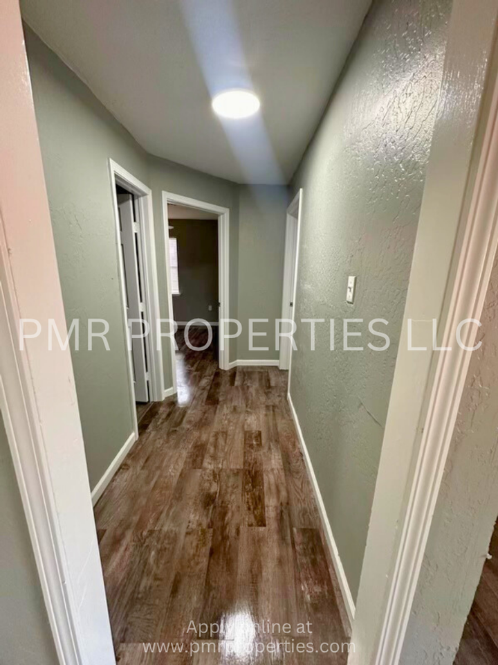 1807 Nw Irwin Ave - Photo 6 of 10