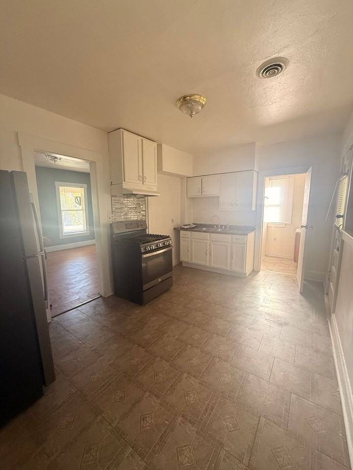 1113 Ferguson Street - Photo 3 of 8