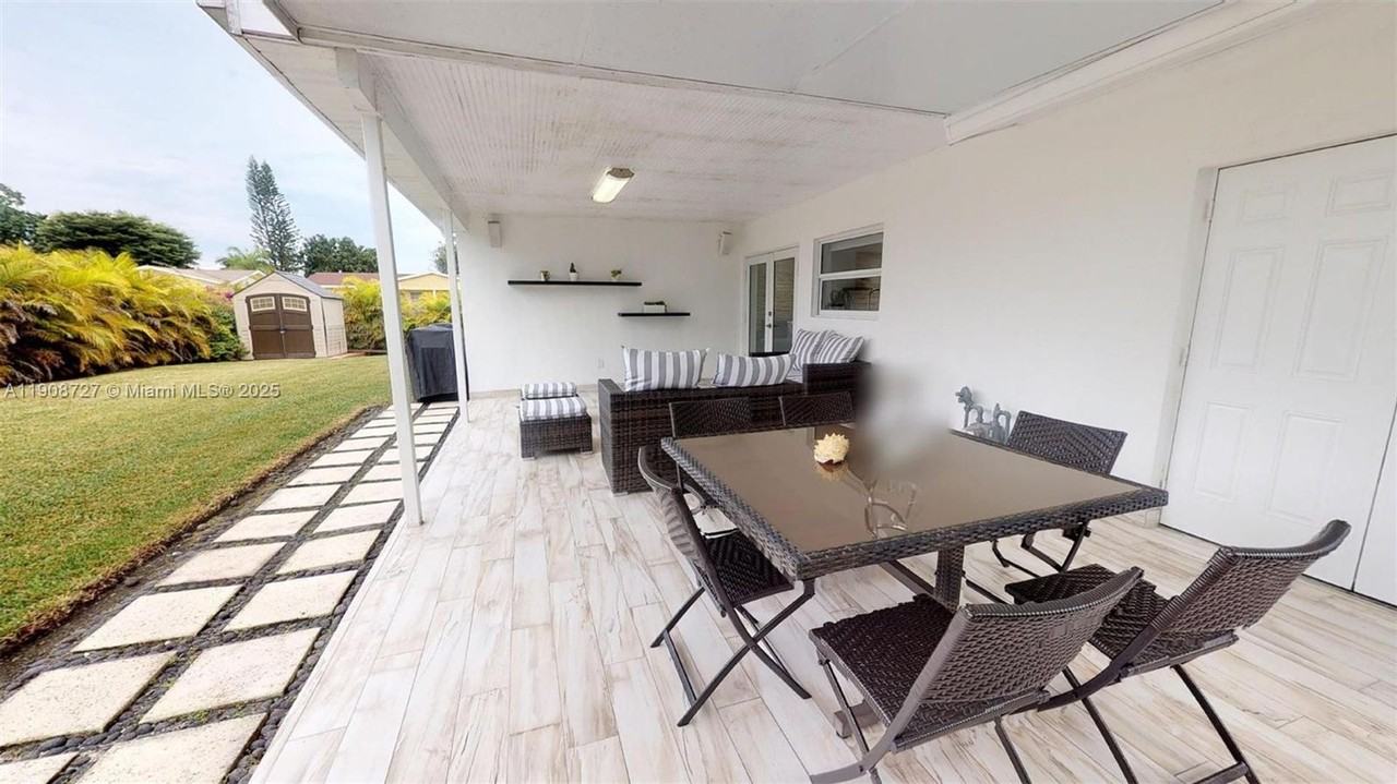 10805 Sw 156th Ter - Photo 7 of 10