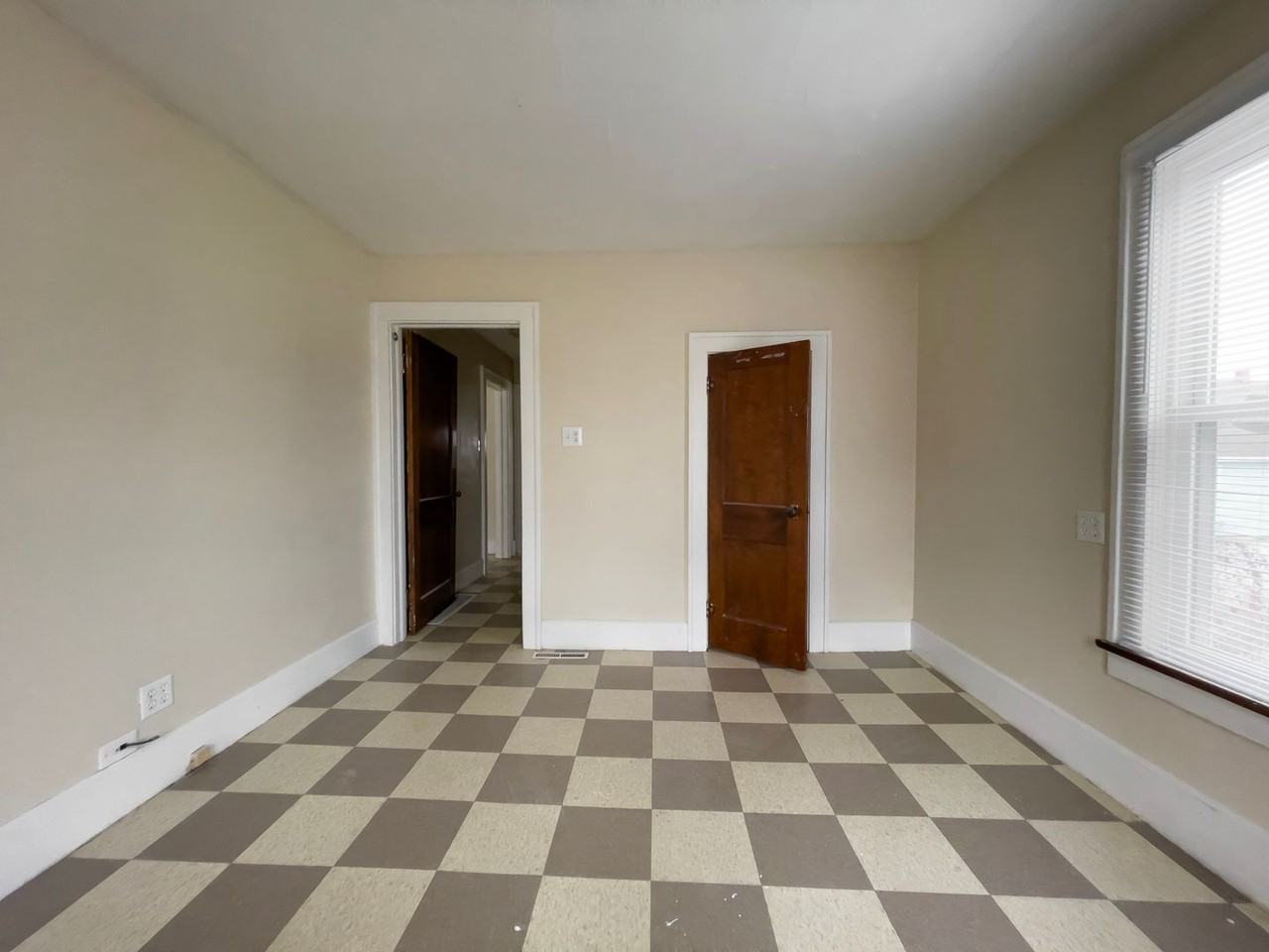 215 S Talley Ave - Photo 5 of 32