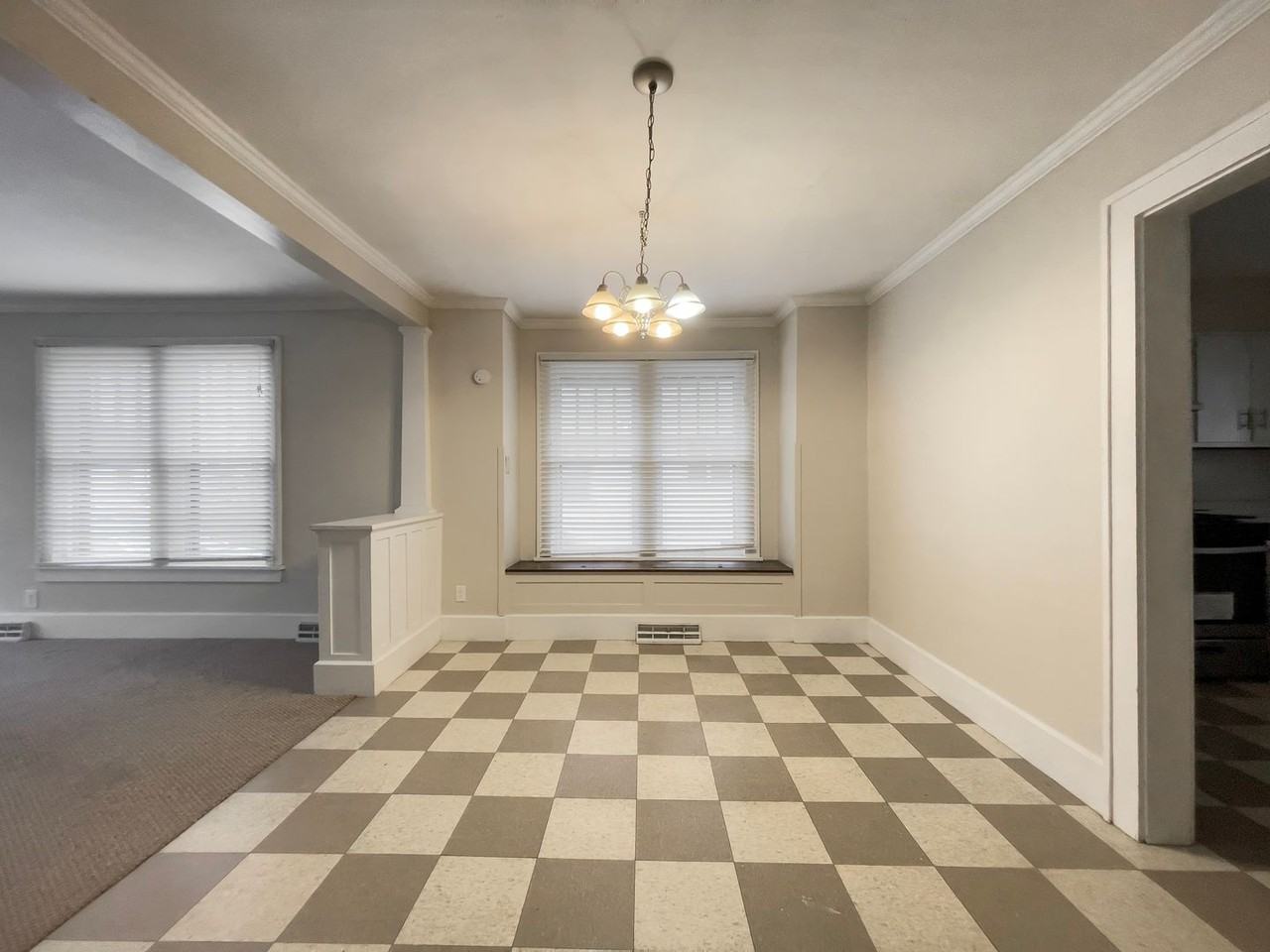 215 S Talley Ave - Photo 6 of 32