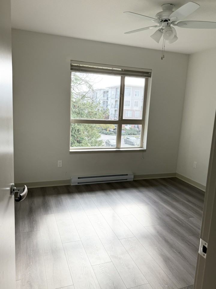 8695 160 St - Photo 3 of 16