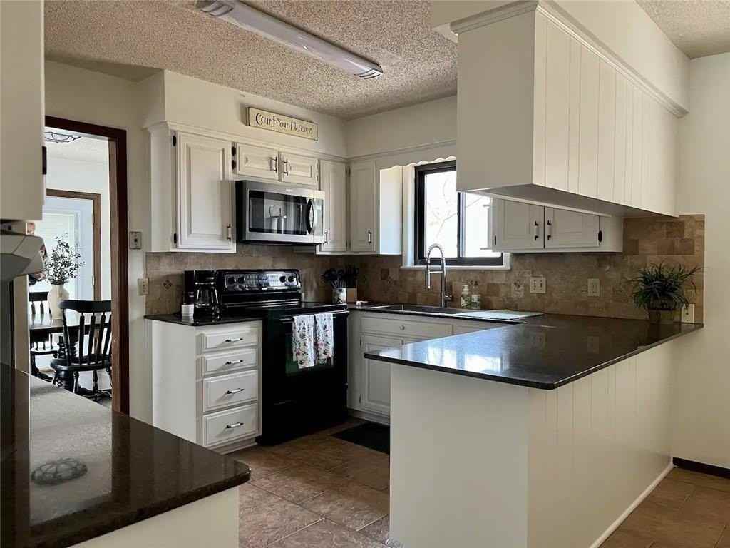 14 London Dr - Photo 4 of 11