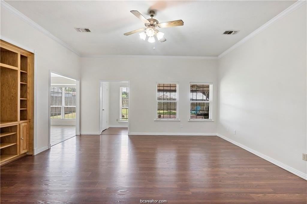 3704 Eastshire Ct - Photo 5 of 26