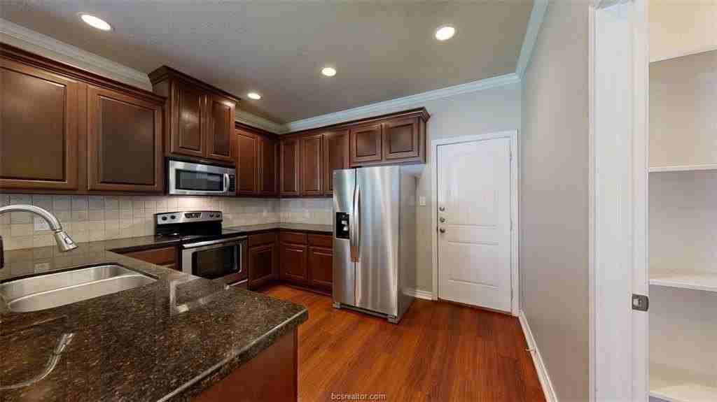 1221 Neal Pickett Dr - Photo 7 of 32