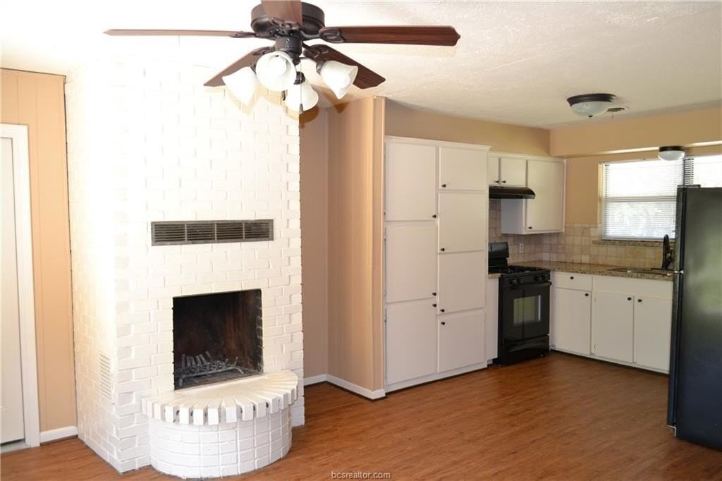 1302 Glade St - Photo 3 of 18