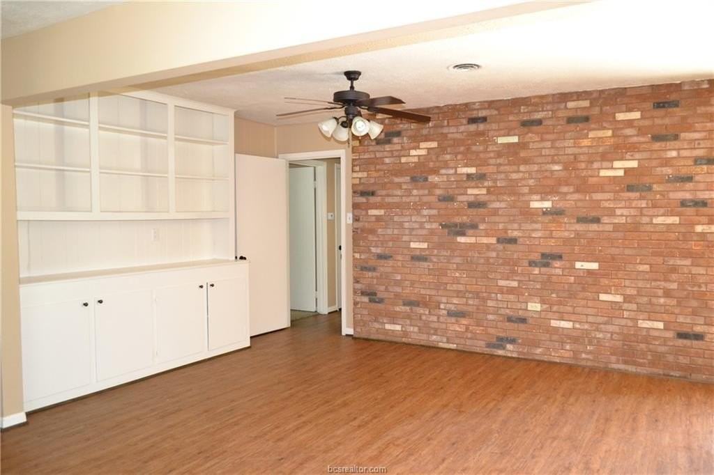 1302 Glade St - Photo 5 of 18