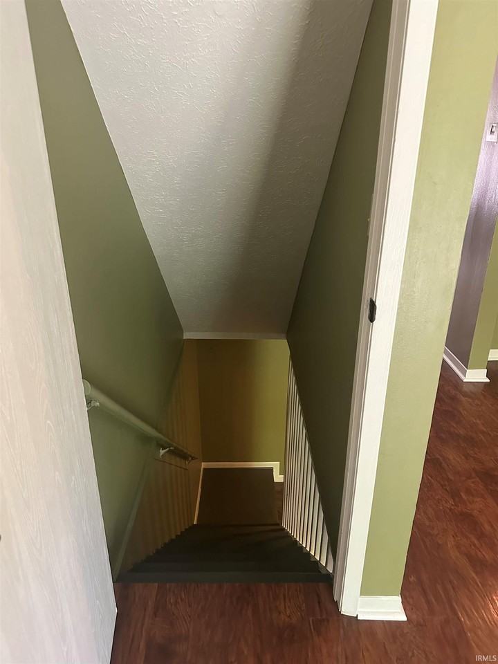 562 E Graham Pl - Photo 4 of 17