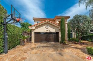 featured image of 4724 Noble Ave