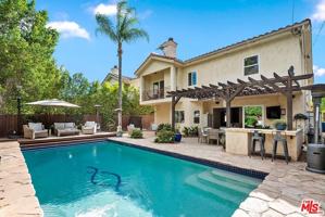 featured image of 4724 Noble Ave