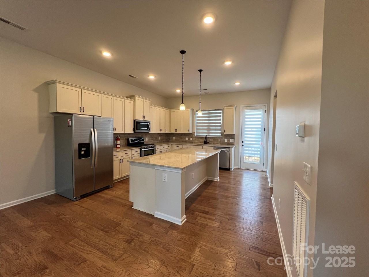 1042 Bexton St - Photo 5 of 14