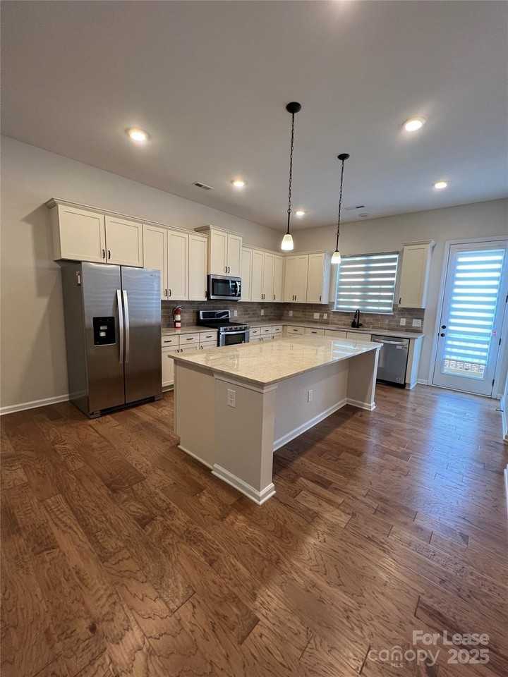 1042 Bexton St - Photo 6 of 14