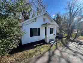 606 Center St Nw - Photo 1 of 1