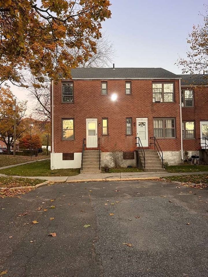 271 Pennsylvania Ave #271 - Photo 3 of 17