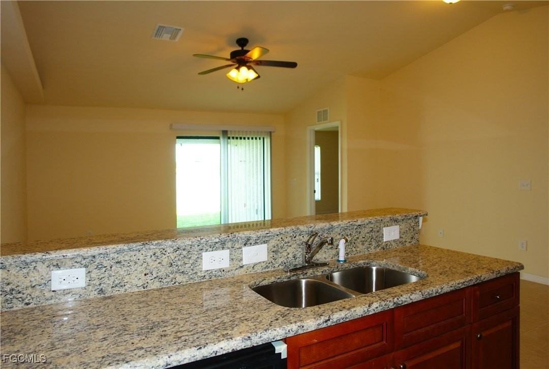 528 Se 5th Ave - Photo 5 of 28